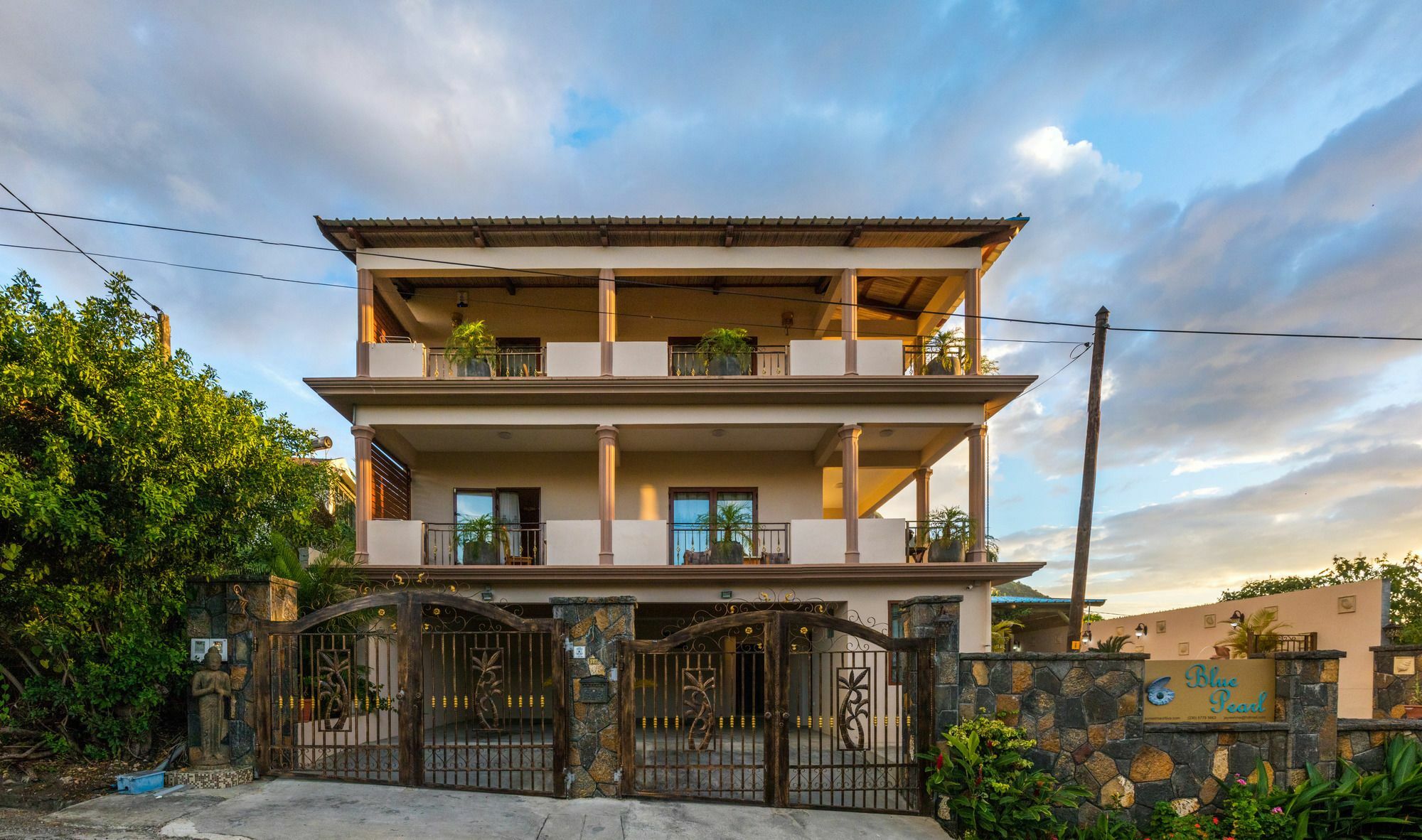 Blue Pearl Resort La Gaulette Exterior photo