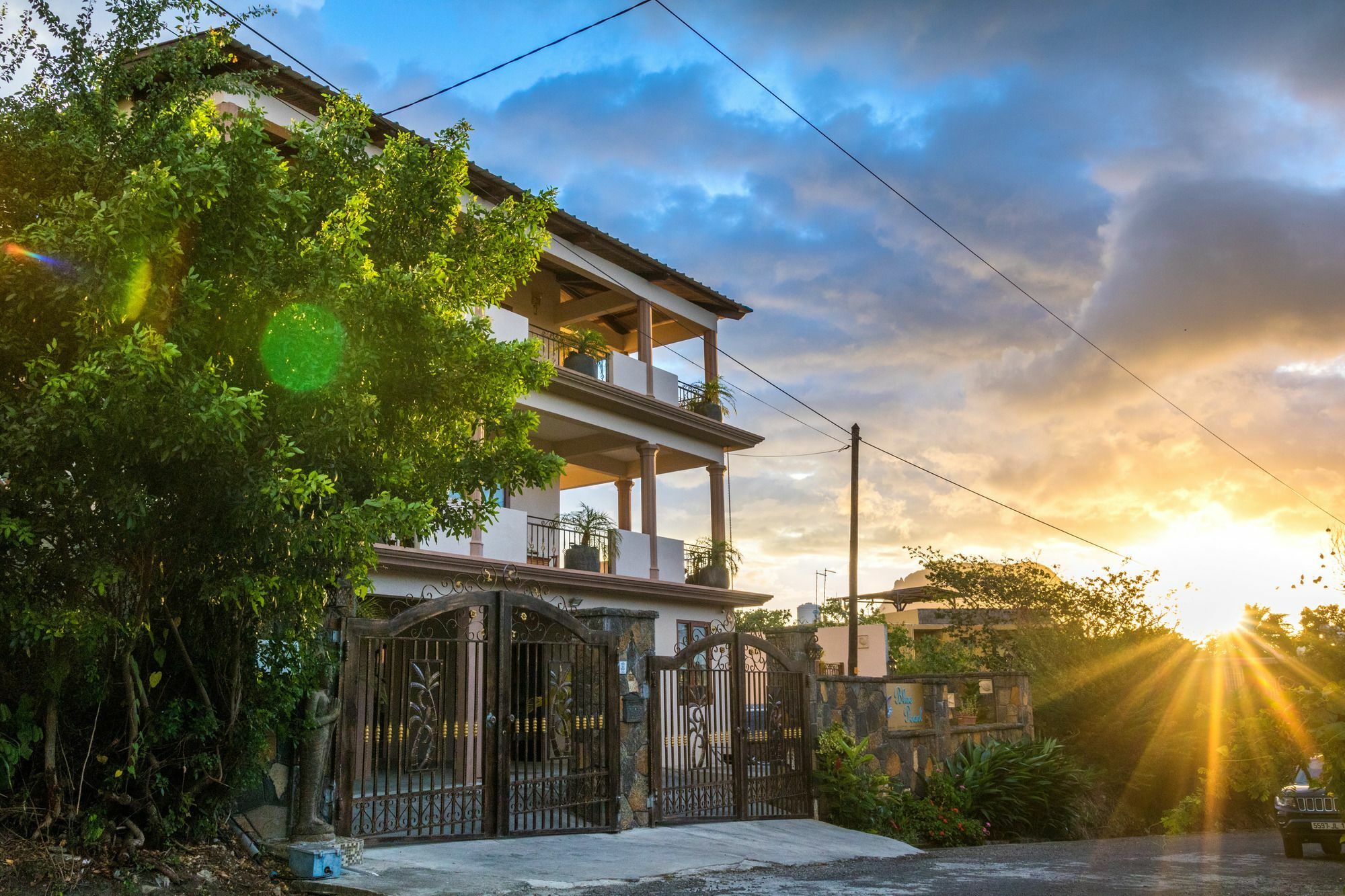 Blue Pearl Resort La Gaulette Exterior photo